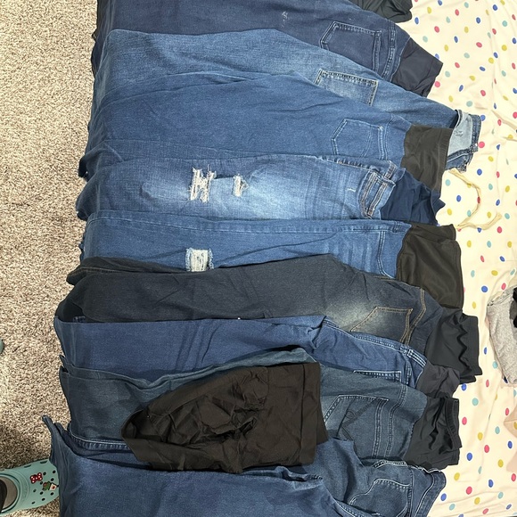 Maternity jeans size large - Picture 2 of 4
